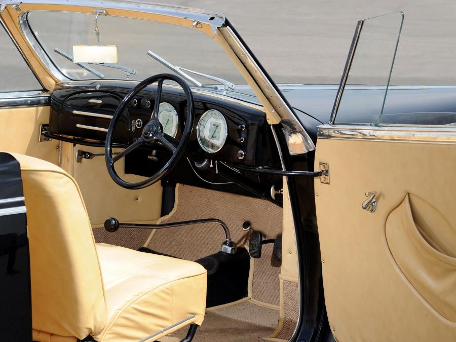 Интерьер Alfa Romeo 6C 2500 S Cabriolet (913.048) 1939 года  (фото 4 из 10)